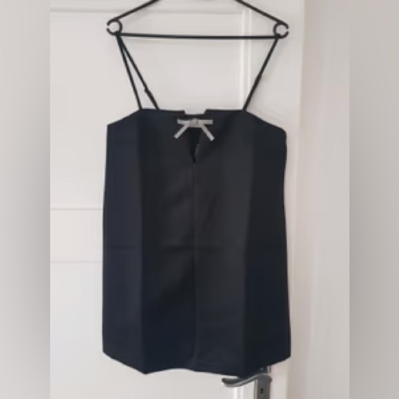 Elegant Black Mini Dress with Bow Detail - Picture 3 of 7